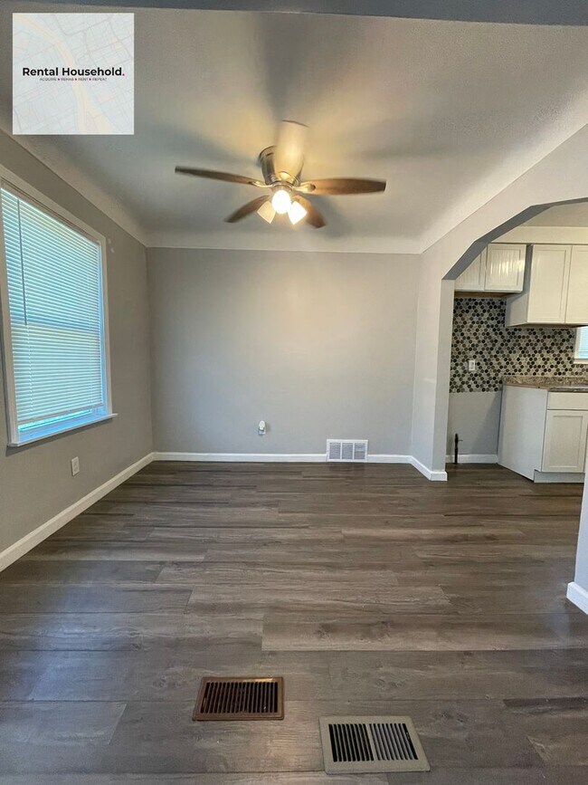 Foto del edificio - Beautifully Kept~3 BEDROOM 1 BATH BUNGALOW