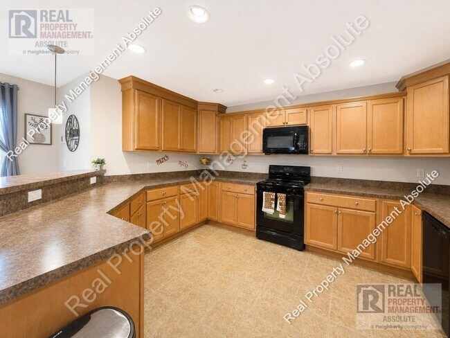Foto del edificio - Prime Hudson Location: 3-Bed Townhouse Beside Benson’s Park