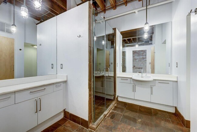 Foto del edificio - 411 Brazos St