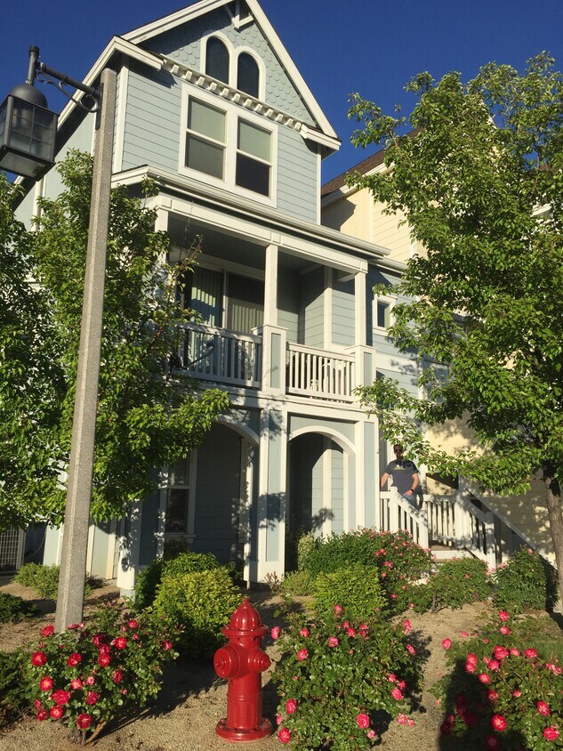 Primary Photo - 2201 Virginia Lake Way
