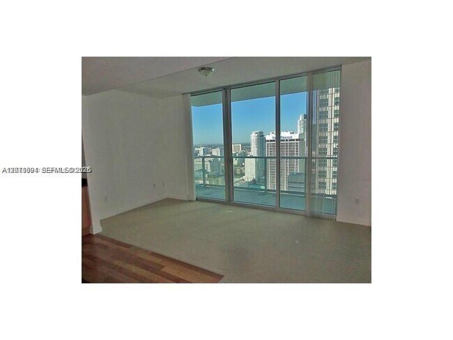 Foto del edificio - 300 S Biscayne Blvd