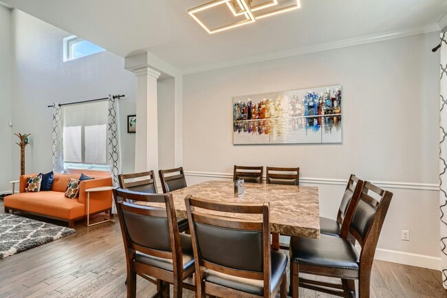 Foto del edificio - 16242 Hollyridge Dr