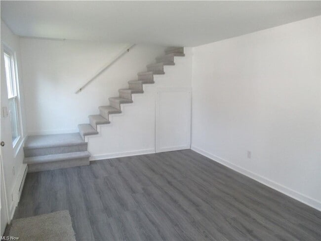 Building Photo - 173 Forest Blvd