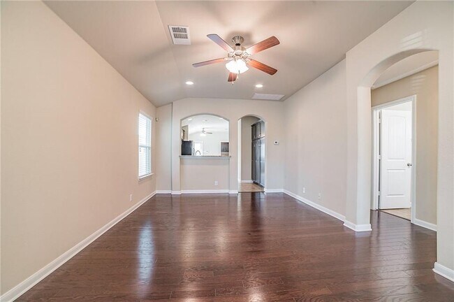 Foto del edificio - 904 Lost Pines Ln