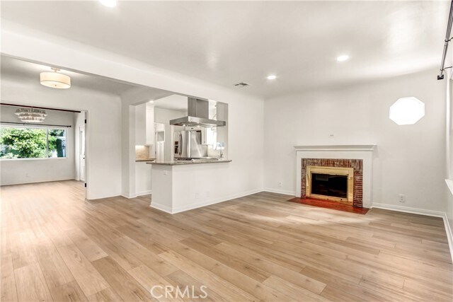Foto del edificio - 351 W Elm Ave