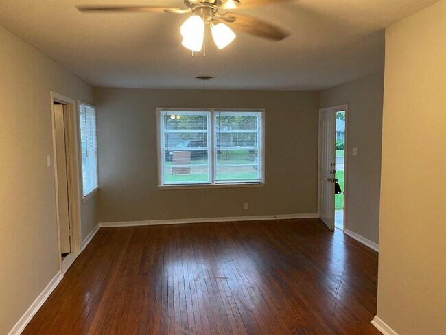 Building Photo - 1232 Chevy Chase Dr