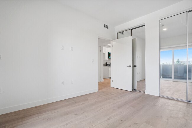 Foto del edificio - 8802 Van Nuys Blvd