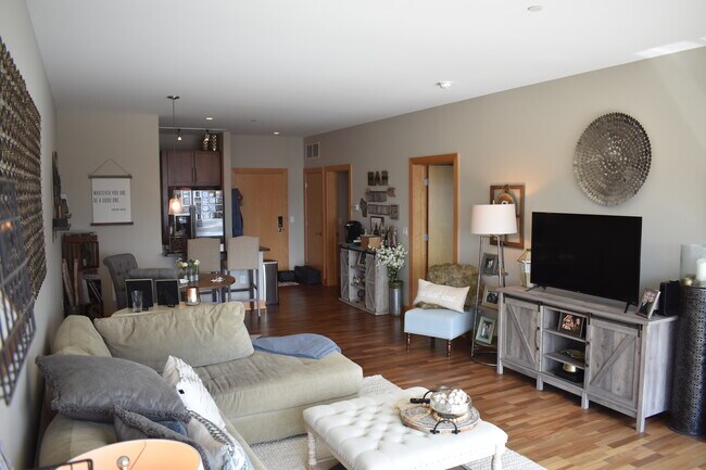 Foto del edificio - 1550 E Royall Pl