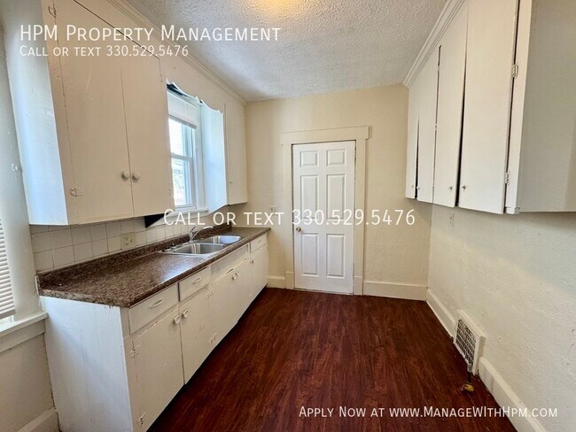 Building Photo - 2619 Clyde Pl SW