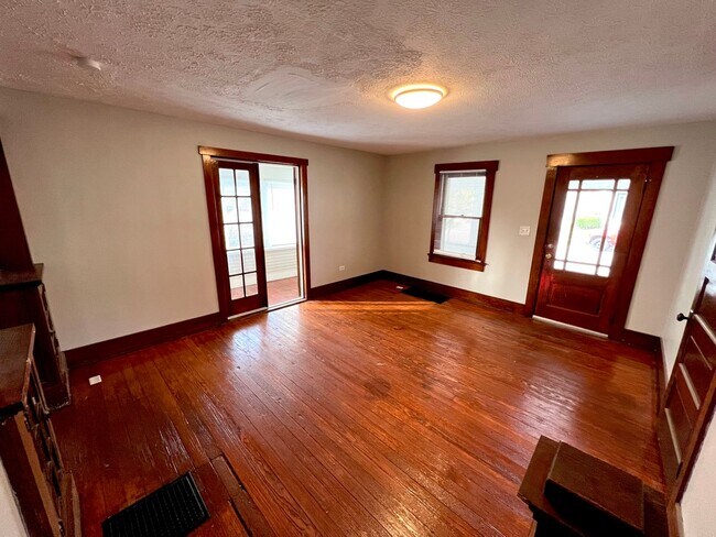 Building Photo - The House on South : **MOVE IN SPECIAL** *...