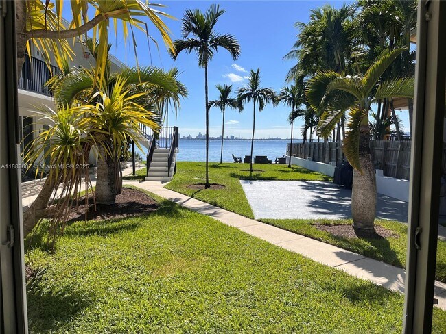 Foto del edificio - 1750 S Treasure Dr