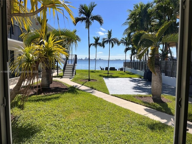 Building Photo - 1750 S Treasure Dr