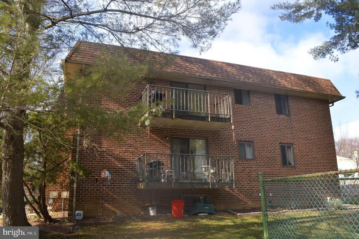 Primary Photo - 310 Saybrook Ln