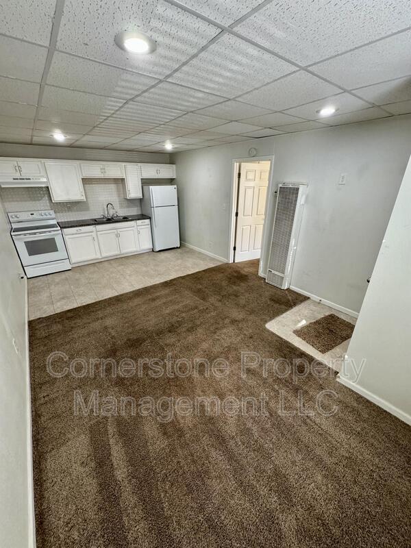 617 E 4th St, Tonganoxie, KS 66086 Condo for Rent in Tonganoxie, KS