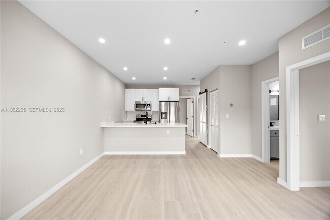 Foto del edificio - 630 NE 166th St