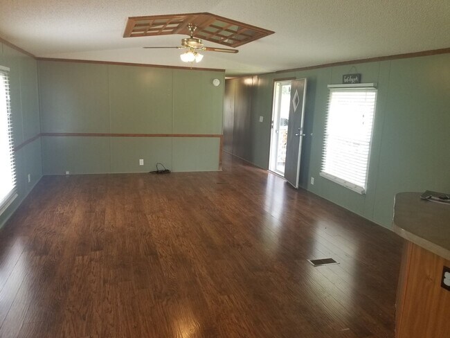 Foto del edificio - 41458 Jeanette Rd.