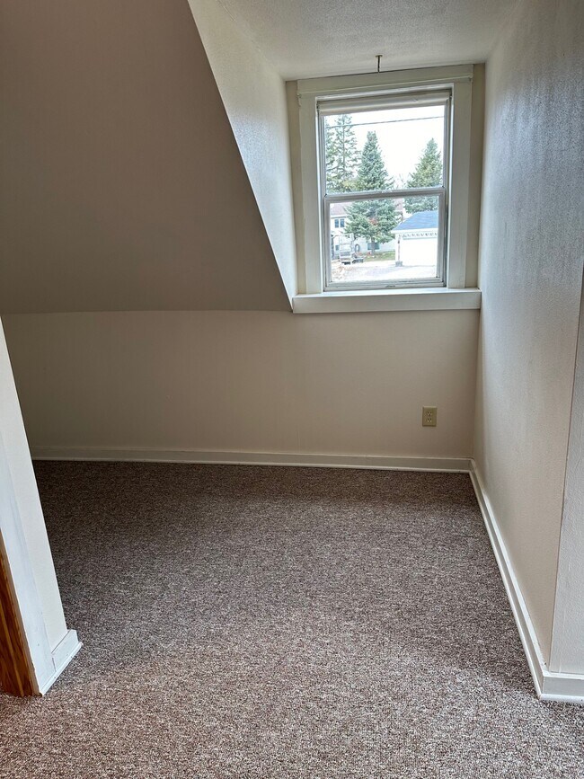 Dormitorio - 924A W Blodgett St