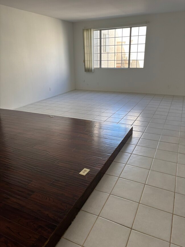 Foto del edificio - 4441 Woodman Ave