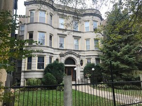 Building Photo - 4060 N Sheridan Rd