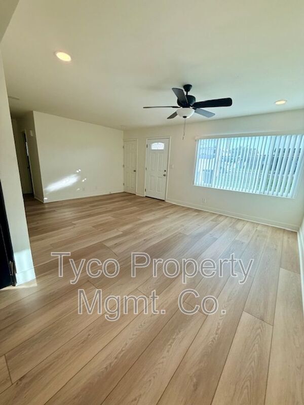 Building Photo - 980 Ebony Ave