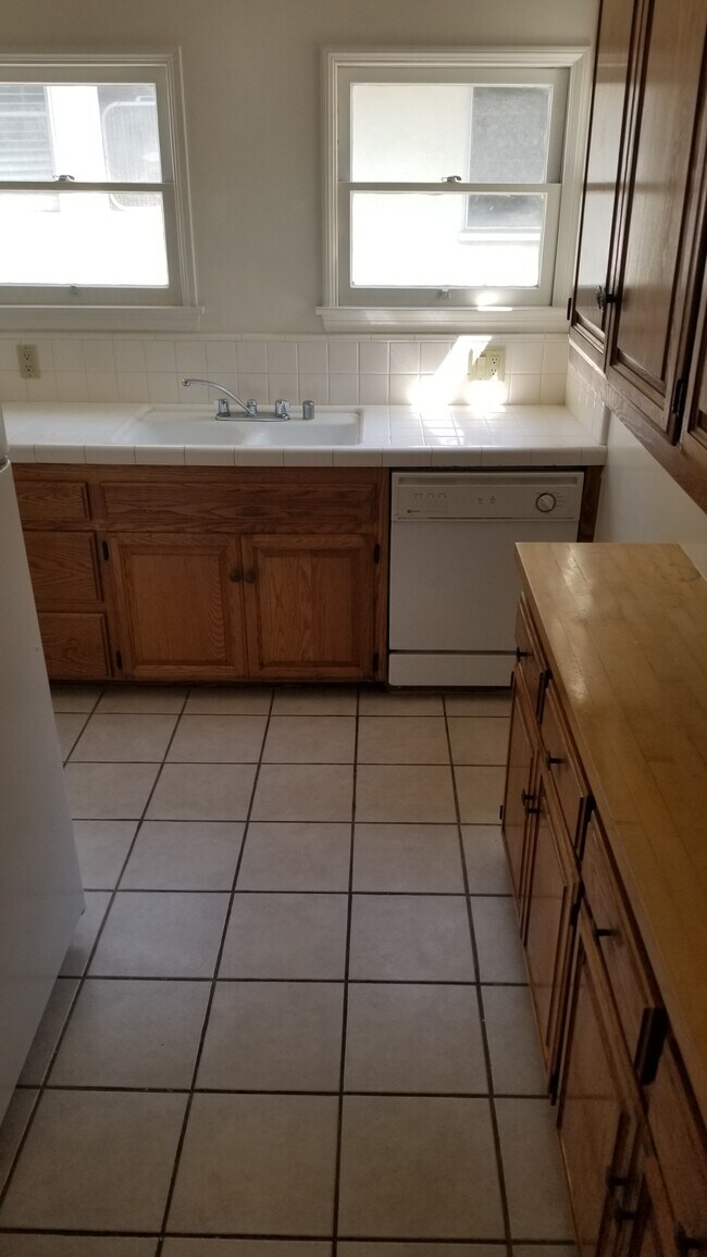 Kitchen - 9963 Robbins Dr