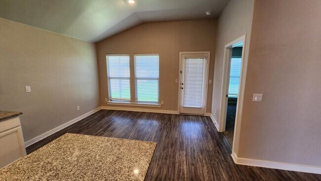 Foto del edificio - 13609 Sherman Ave