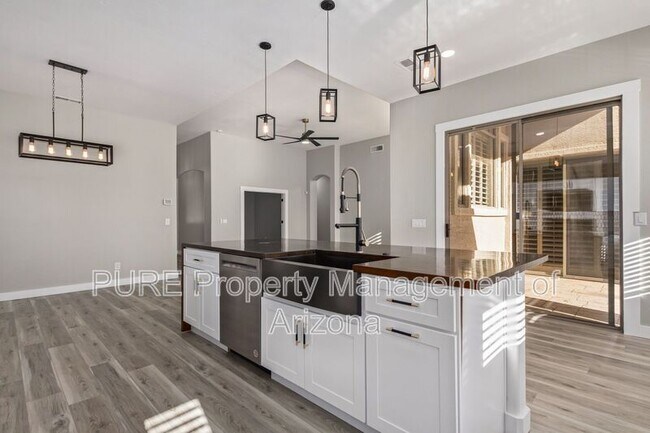 Foto del edificio - 22215 N 49th St