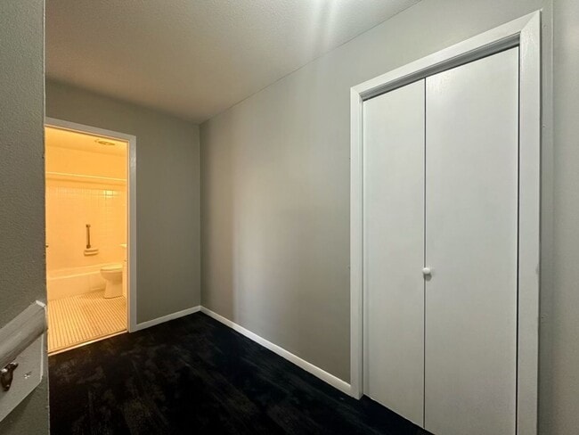 Building Photo - 1315 N Dowling Ave