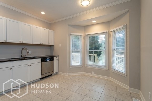 Building Photo - 205 Woodlands W