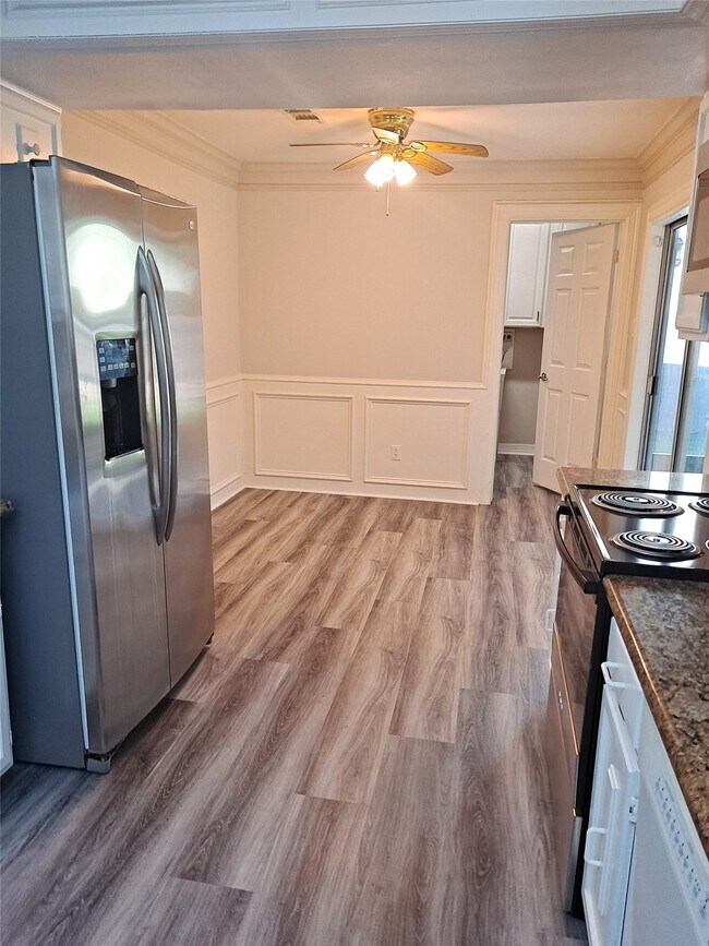 Foto del edificio - 3206 River Valley Dr