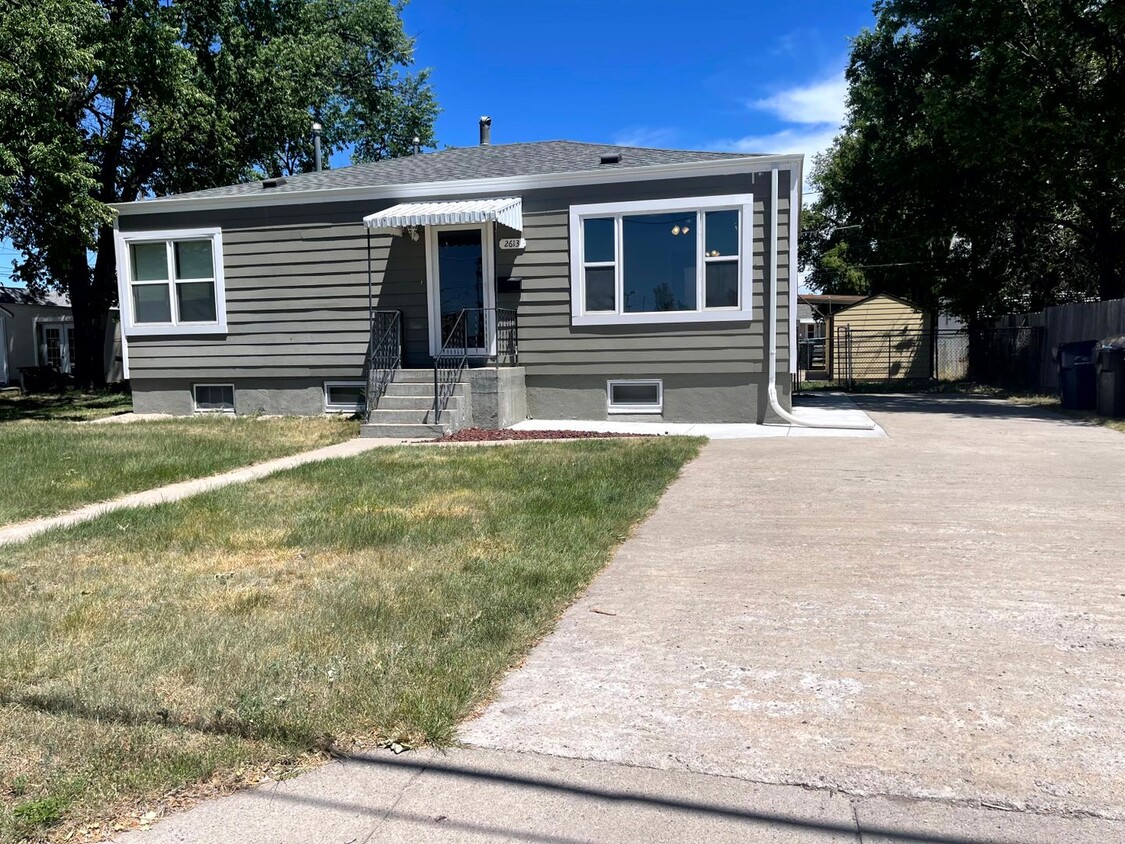 Primary Photo - 2613 Ave F, Scottsbluff