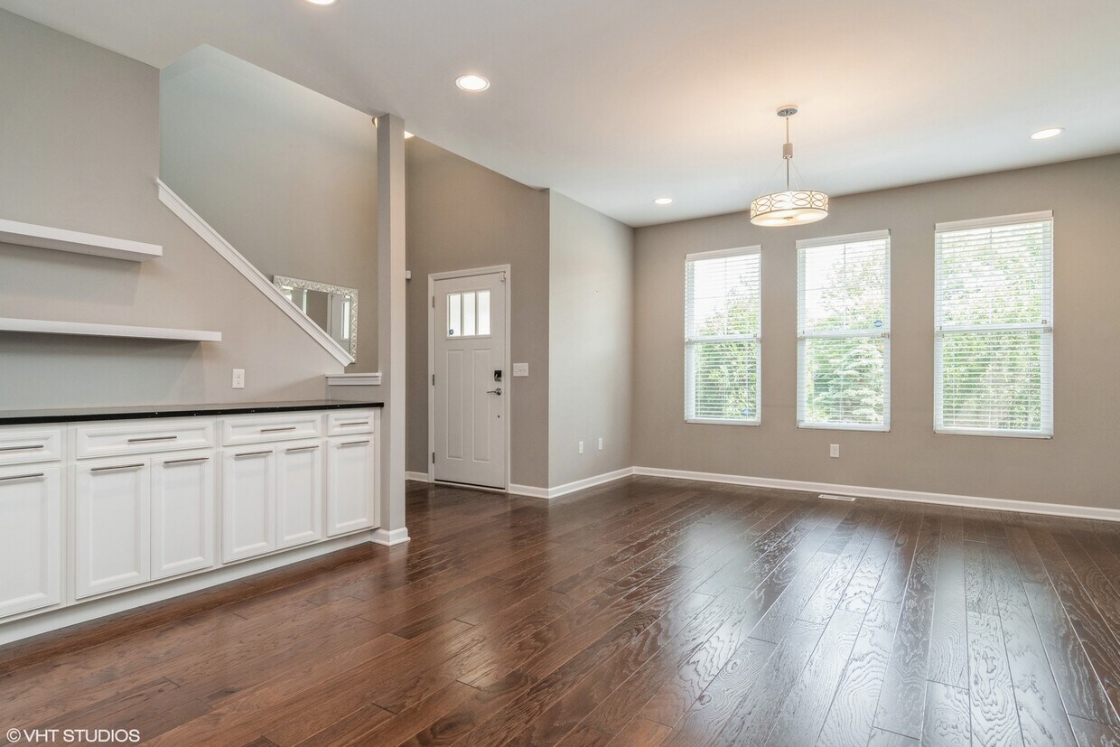 4108 Liberty St, Aurora, IL 60504 Townhome Rentals in Aurora IL