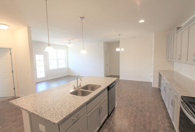 Foto del edificio - BEAUTIFUL 3BD 2.5 BTH Apartment home RAINT...