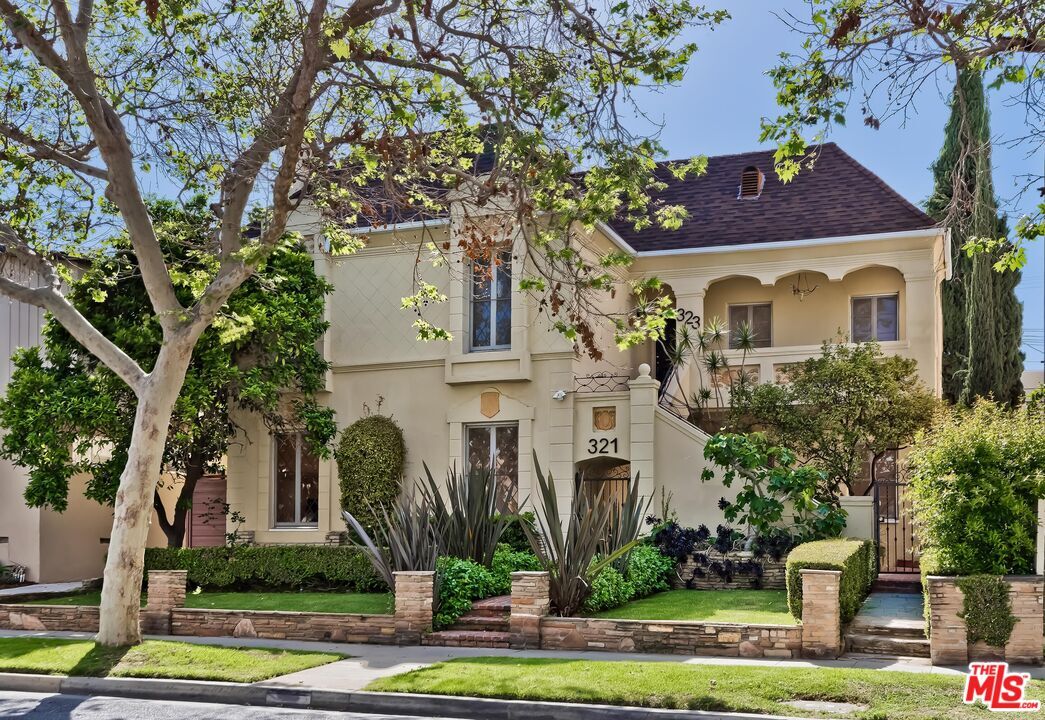 Foto principal - 323 S REXFORD Dr
