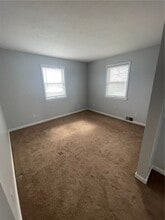 Building Photo - 132 E Maple Ave