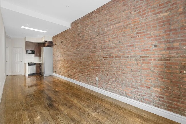 Building Photo - 316 W 14th St