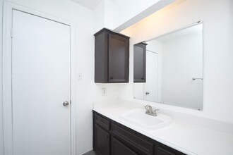 Building Photo - 510 Chambly Dr