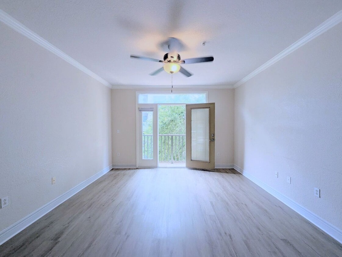Light, bright and clean! Includes Balcone... - Light, bright and clean!  Includes Balcone...