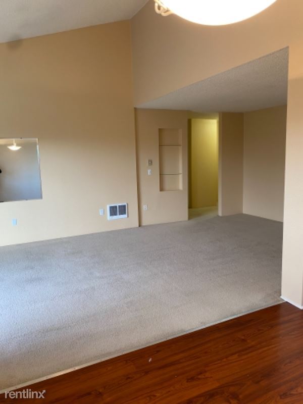 Building Photo - 5575 E Evergreen Blvd