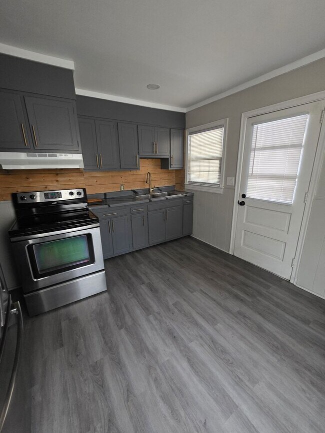 Foto del edificio - Totally Remodeled! Looks Fantastic!