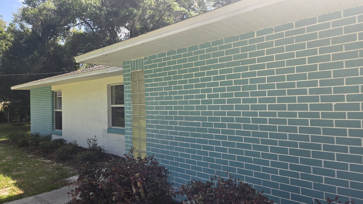 Primary Photo - 8500 N Sue Marie Point