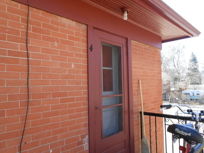 Building Photo - Best Kept Secret! Great Price On This Wond...