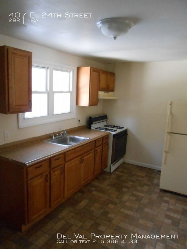 Building Photo - 407 E 24th St