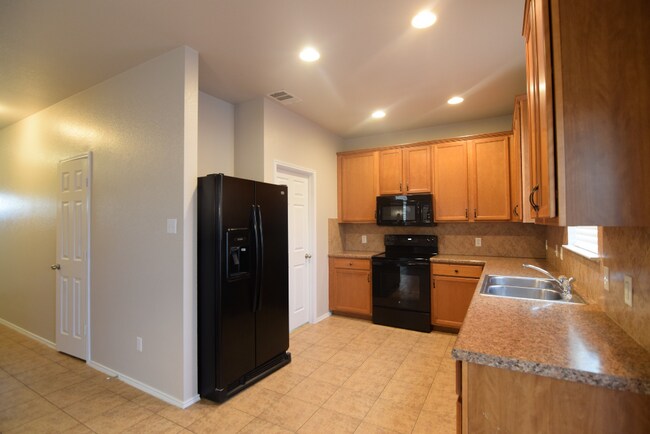 Building Photo - 820 Sugar Brook Dr