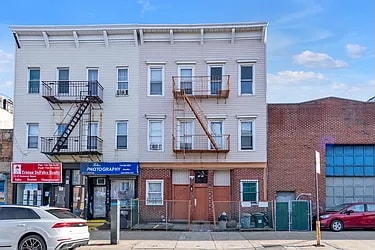 Building Photo - 2328 Steinway St