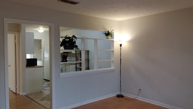 Building Photo - 801 Burcale Rd