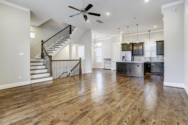 Foto del edificio - 1057 W 25th St