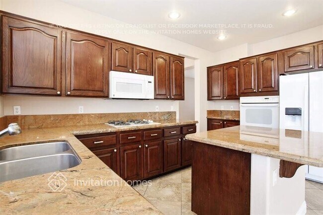 Foto del edificio - 592 Kavanagh Pl