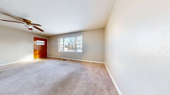 Foto del edificio - 116-118-118 Grasmere Ave