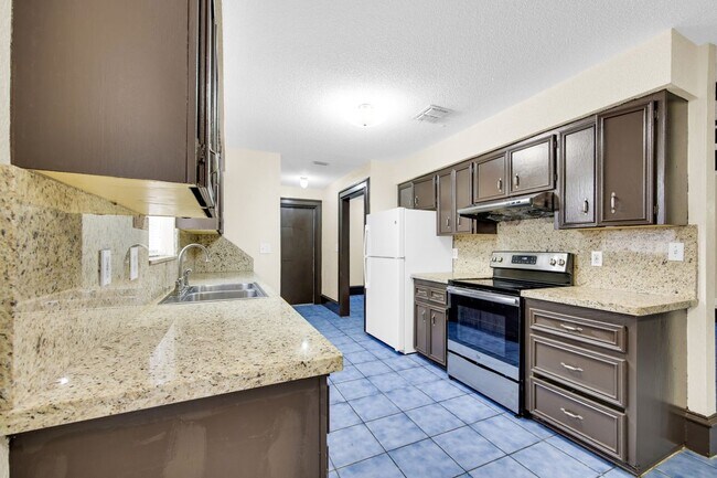 Foto del edificio - 2316 Pin Oak Rd